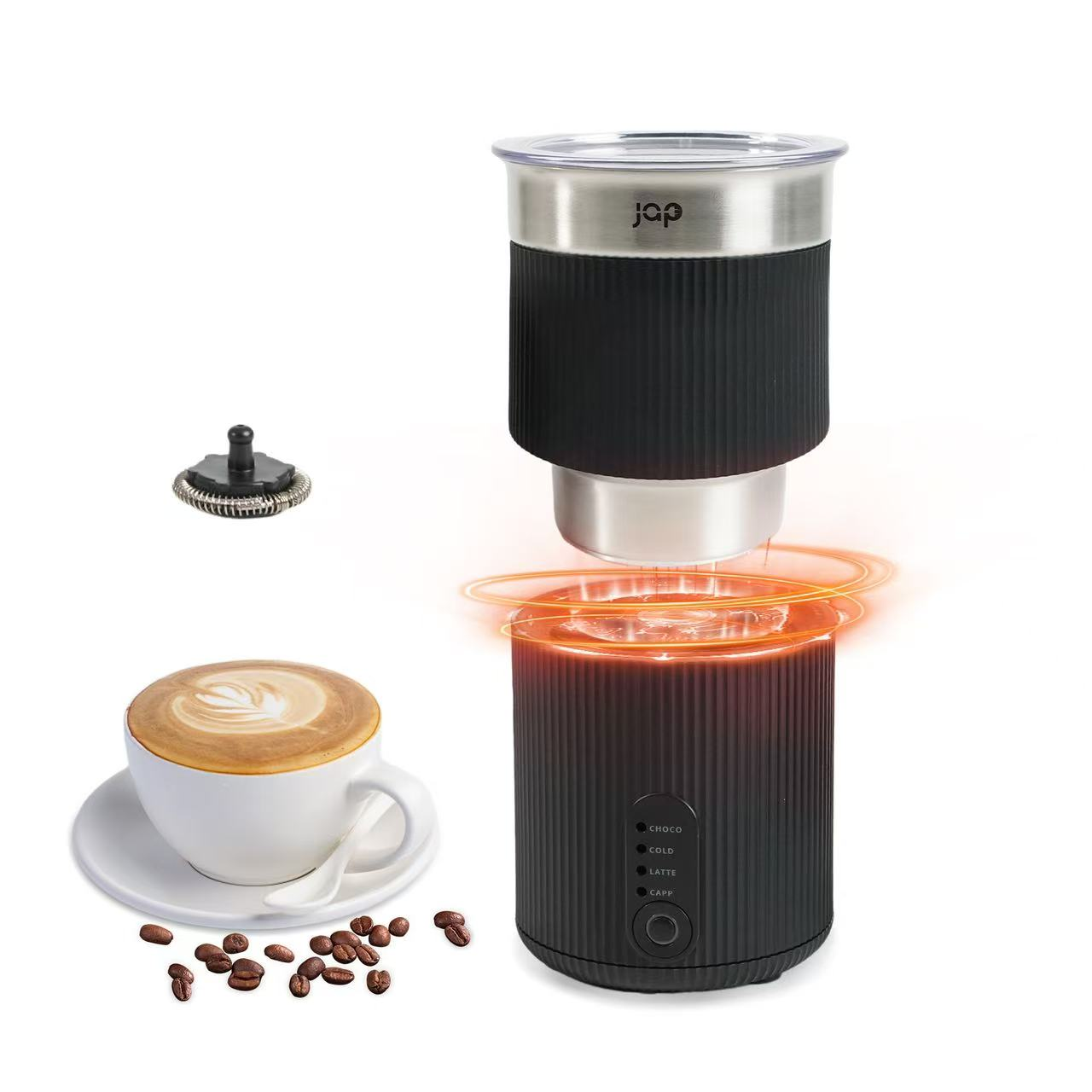 Zwarte en zilveren melkopschuimer gedemonteerd, met koffiekopje en bonen. Inclusief opschuimopzetstuk.
