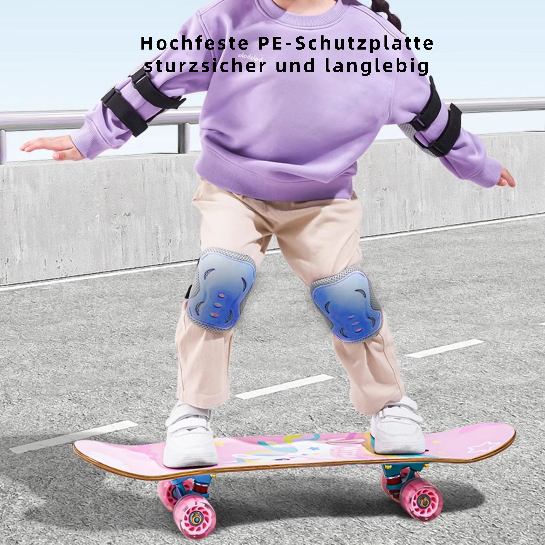 Ein Kind auf einem Skateboard mit Knie- und Ellbogenschützern, mit Text über Schutz und Haltbarkeit.