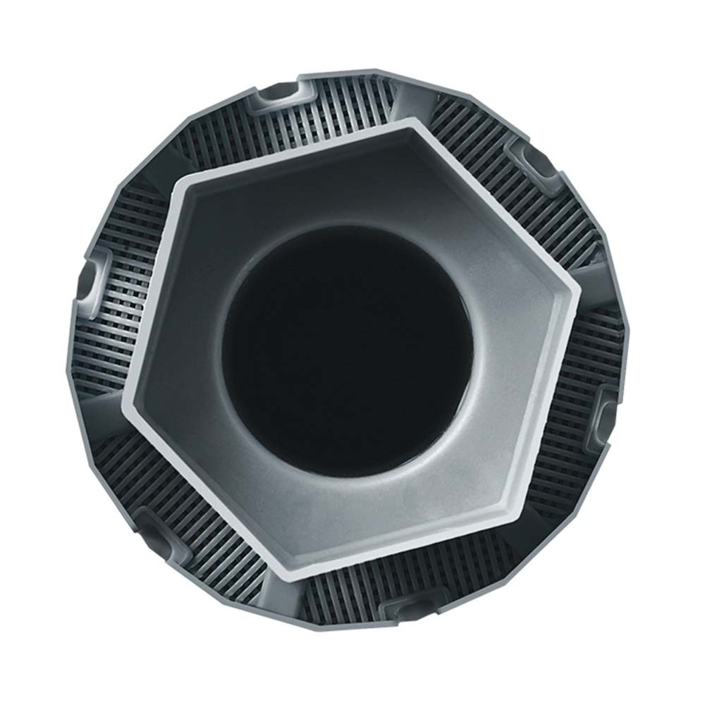 Vista superior de un objeto gris multicapa con una abertura circular central. Forma interior hexagonal.