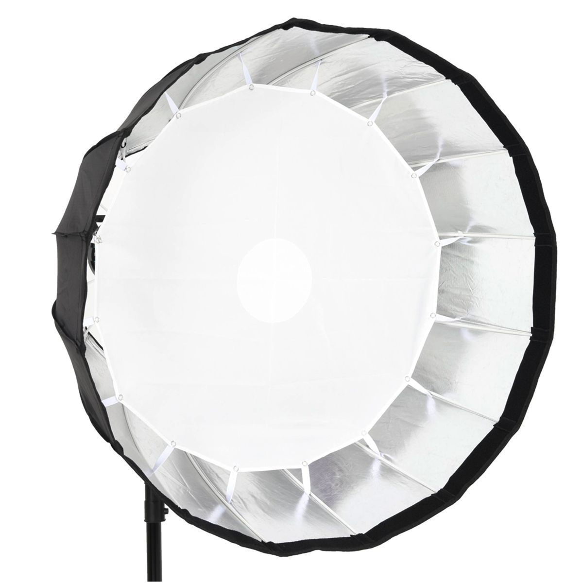 Eine Softbox mit weißem Innenraum und schwarzem Außen, auf einem Ständer montiert.