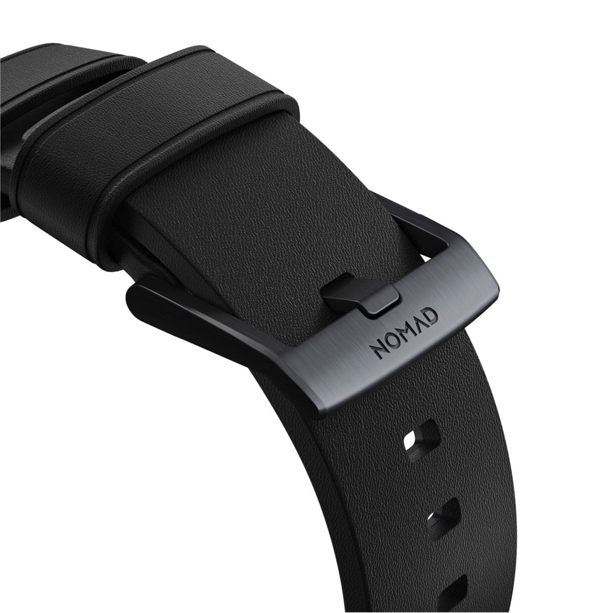 Uhrenarmbandschließe, schwarzes Lederarmband mit NOMAD-Branding. Nahaufnahme. Schwarz und Weiß.