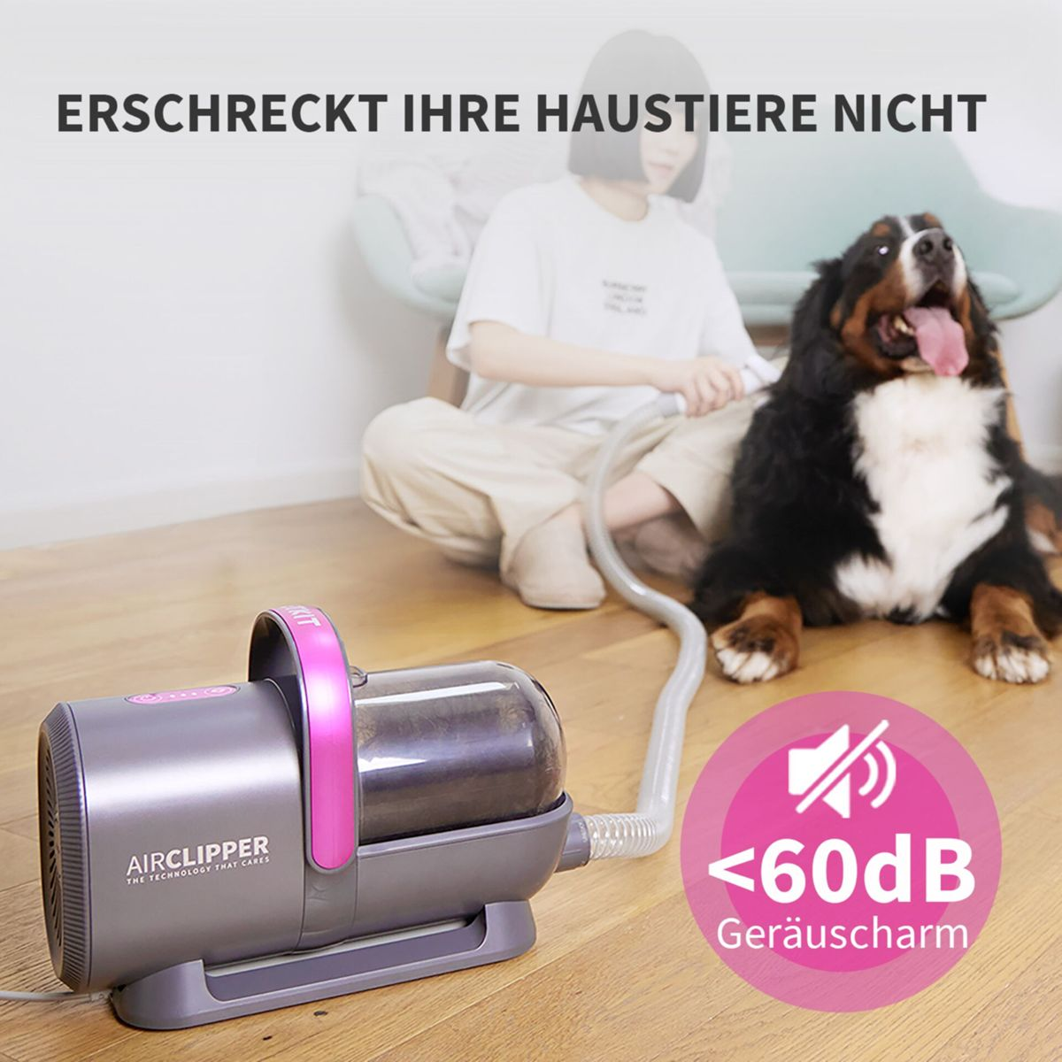 Eine Frau und ein Hund mit einem Pflege-Staubsauger. Der Staubsauger steht auf dem Boden.