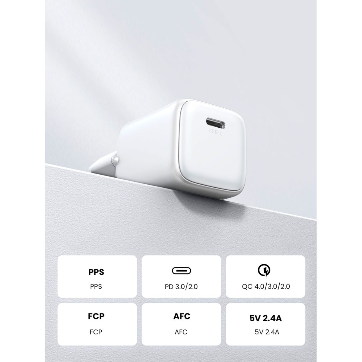 Biała ładowarka z portem USB-C. Ikony dla PPS, PD 3.0/2.0, QC 4.0/3.0/2.0, FCP, AFC i 5V 2.4A.