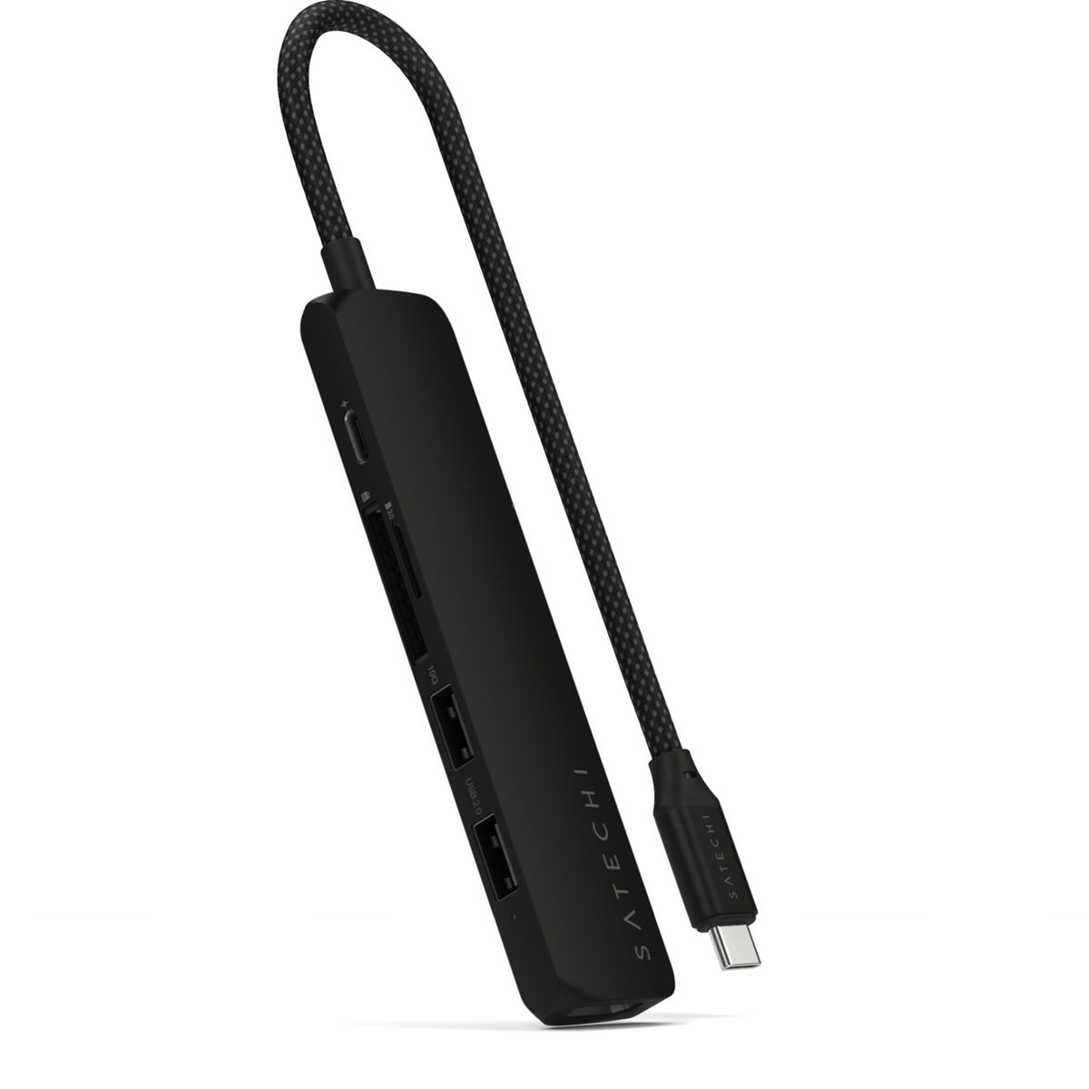 Hub USB-C nero con varie porte. Un cavo intrecciato nero si collega a un connettore USB-C. Il design è elegante.