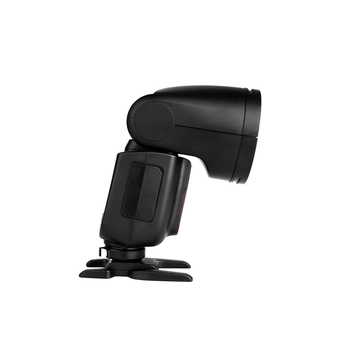 Czarna lampa błyskowa pochylona w prawo. Głowica lampy błyskowej skierowana jest w prawo. Aparat stoi na czarnym statywie.