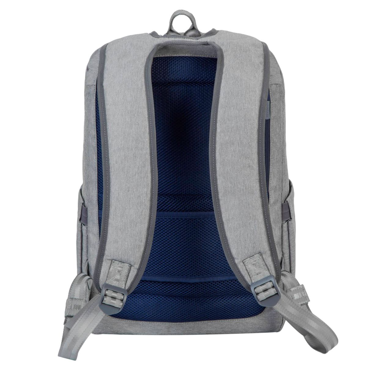 Rückseite eines grauen Rucksacks mit blauem Mesh auf der Rückseite. Graue Träger sind sichtbar. Sauberer, weißer Hintergrund.