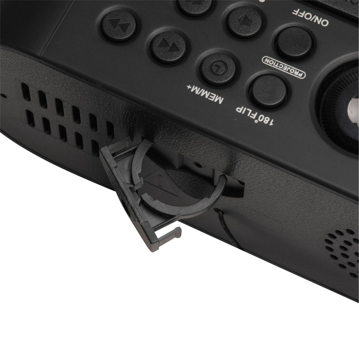 Zbliżenie czarnego urządzenia z przyciskami i otwartym gniazdem. Gniazdo jest otwarte z widocznym małym zatrzaskiem.