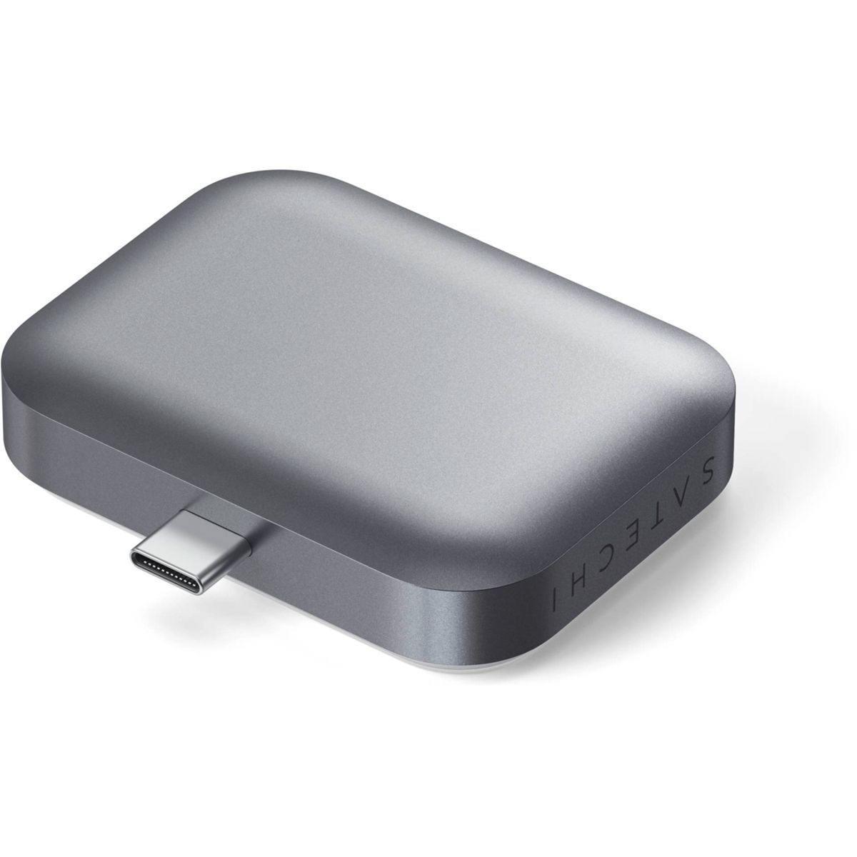 Un hub USB-C Satechi grigio. È rettangolare con angoli arrotondati e una porta USB-C su un lato.