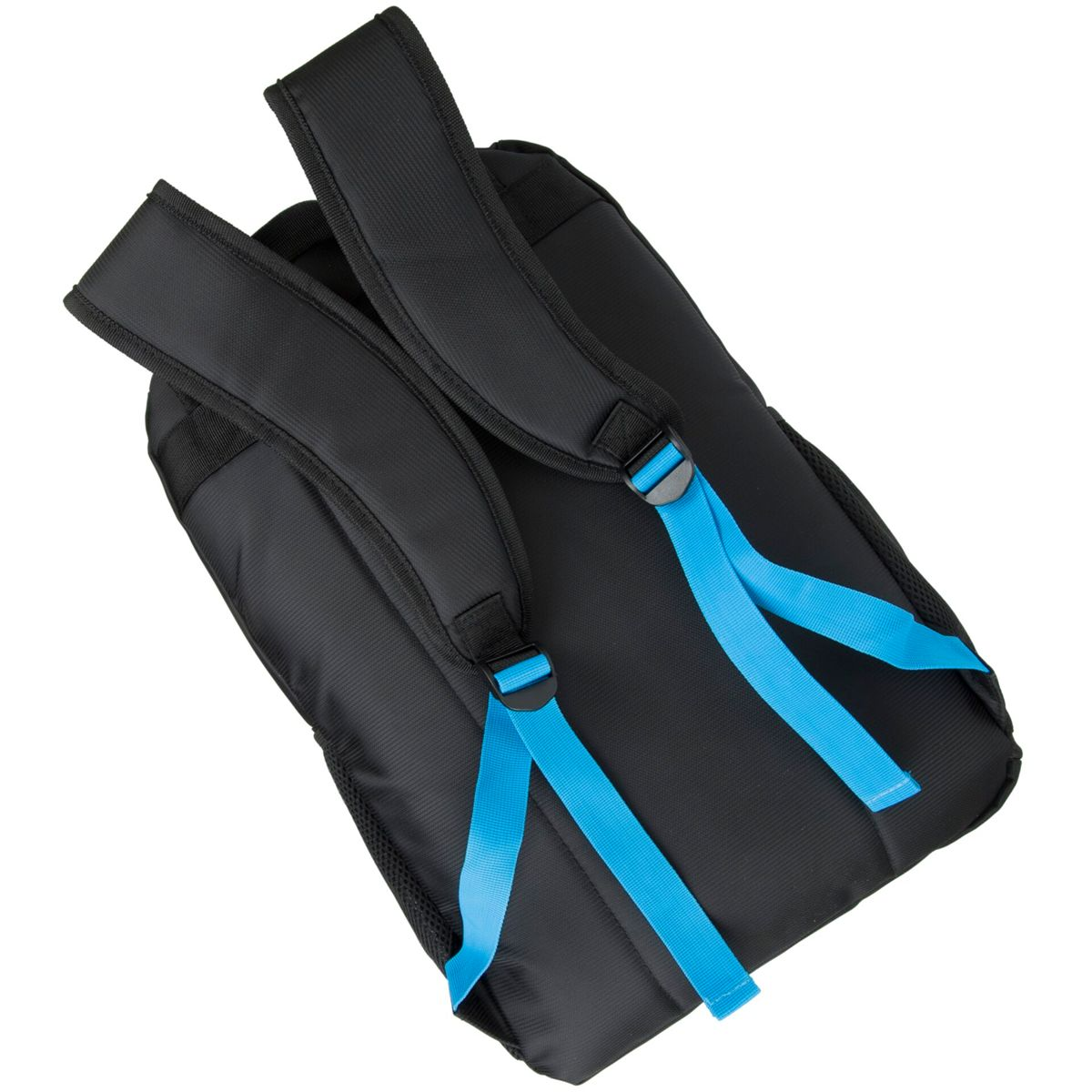 Die Rückseite eines schwarzen Rucksacks mit blauen Trägern und Schnallen. Die Träger sind abgewinkelt.