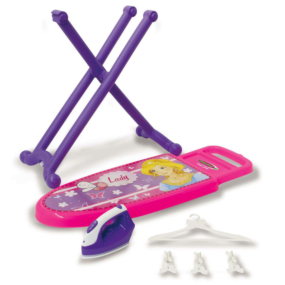 Ein rosa Spielzeugbügelbrett, lila Ständer, Bügeleisen, Kleiderbügel und Clips.