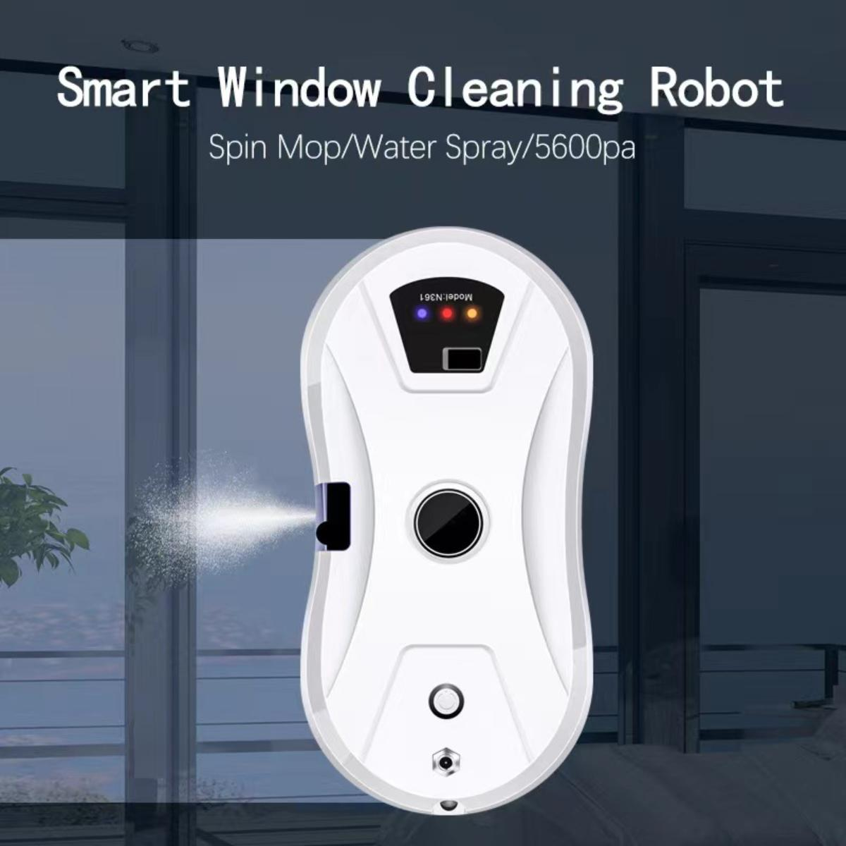 Weißer Fensterputzroboter auf Glasfenster mit Wasserspray, umgeben von einer verschwommenen Raumszene.