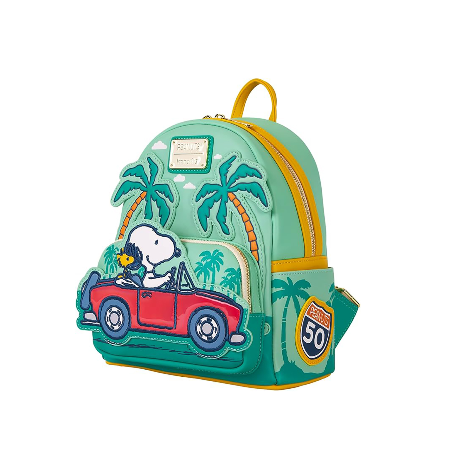 Ein Snoopy-Rucksack mit rotem Auto, Snoopy fährt und Palmen. Er hat ein 50-Schild.