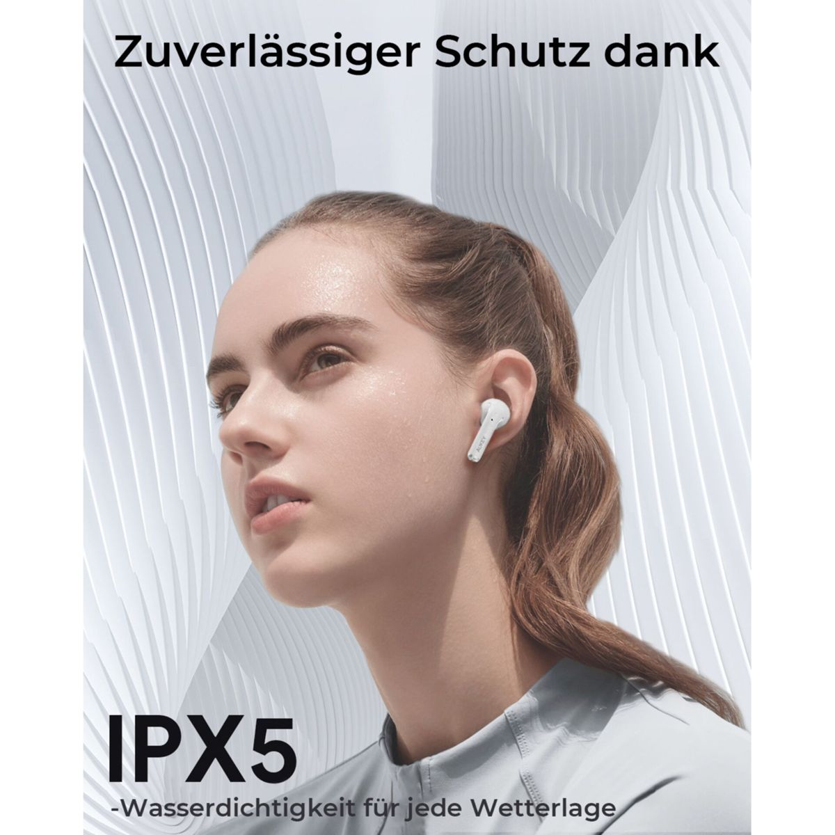 Joven con auriculares blancos. Texto: 'IPX5 - Impermeabilización para cualquier clima'.