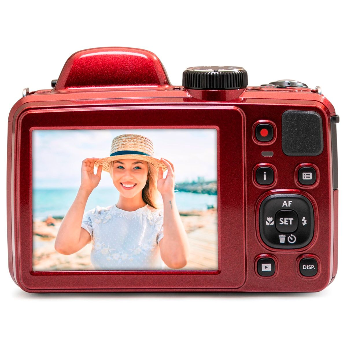 Czerwony aparat fotograficzny pokazujący uśmiechniętą kobietę w kapeluszu nad oceanem. Aparat jest czerwony.