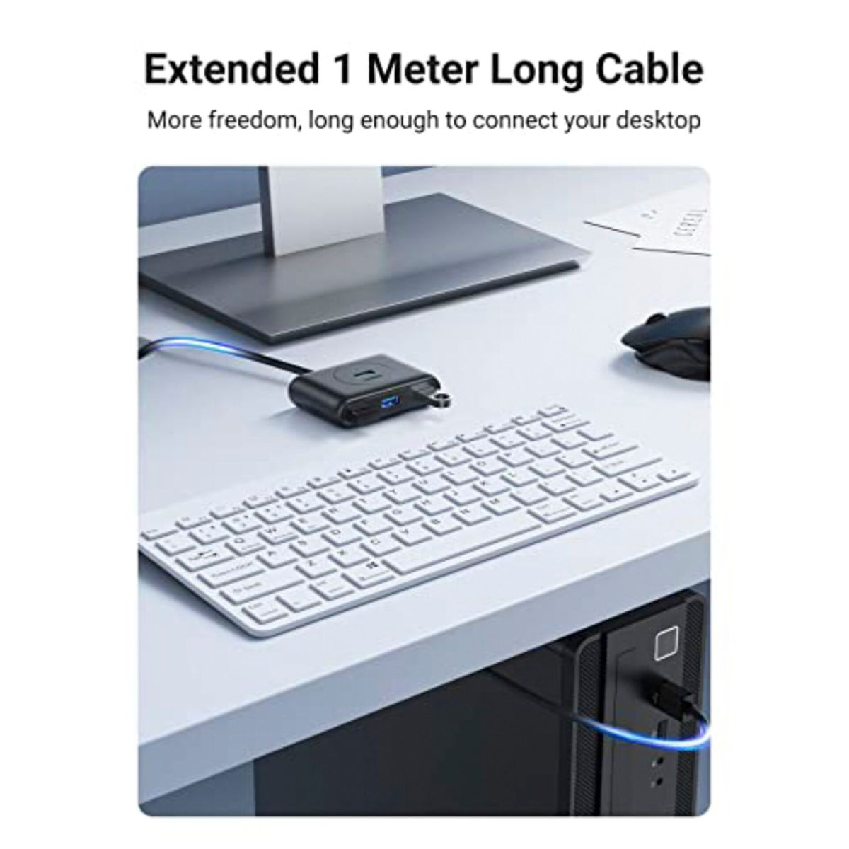 Biała klawiatura, koncentrator USB, monitor, komputer i mysz na biurku.