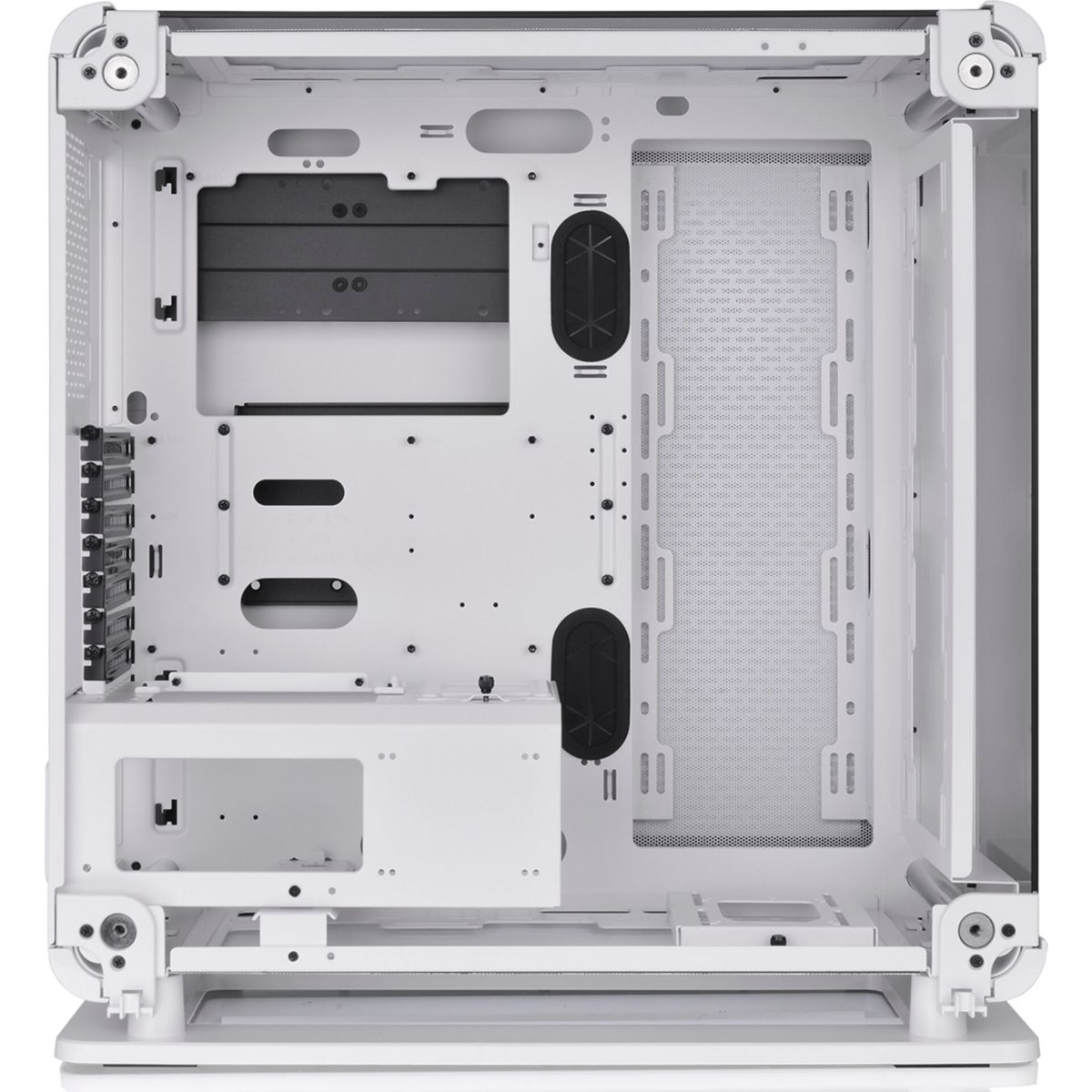 Interno del case per computer bianco con spazi vuoti e punti di montaggio per i componenti.