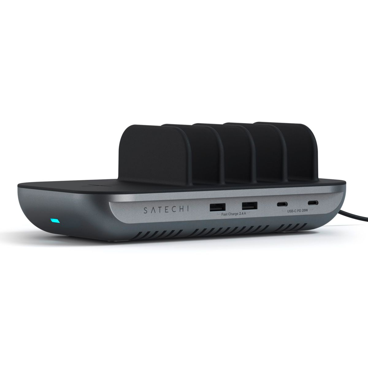 Eine Ladestation mit mehreren Steckplätzen, gekennzeichnet mit 'Satechi' und USB-Anschlüssen.