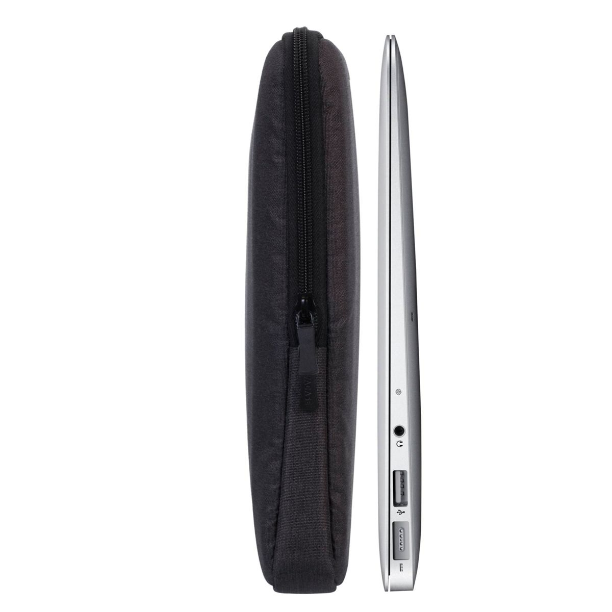 Schwarze Laptoptasche mit Laptop darin. Die Tasche hat einen Reißverschluss und Seitenansicht.