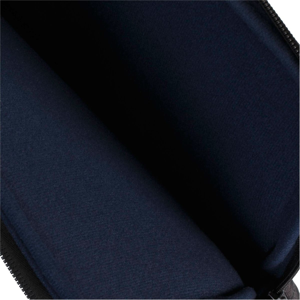 Innenseite einer dunkelblauen Laptoptasche, die den weichen Innenstoff und den Reißverschluss zeigt.