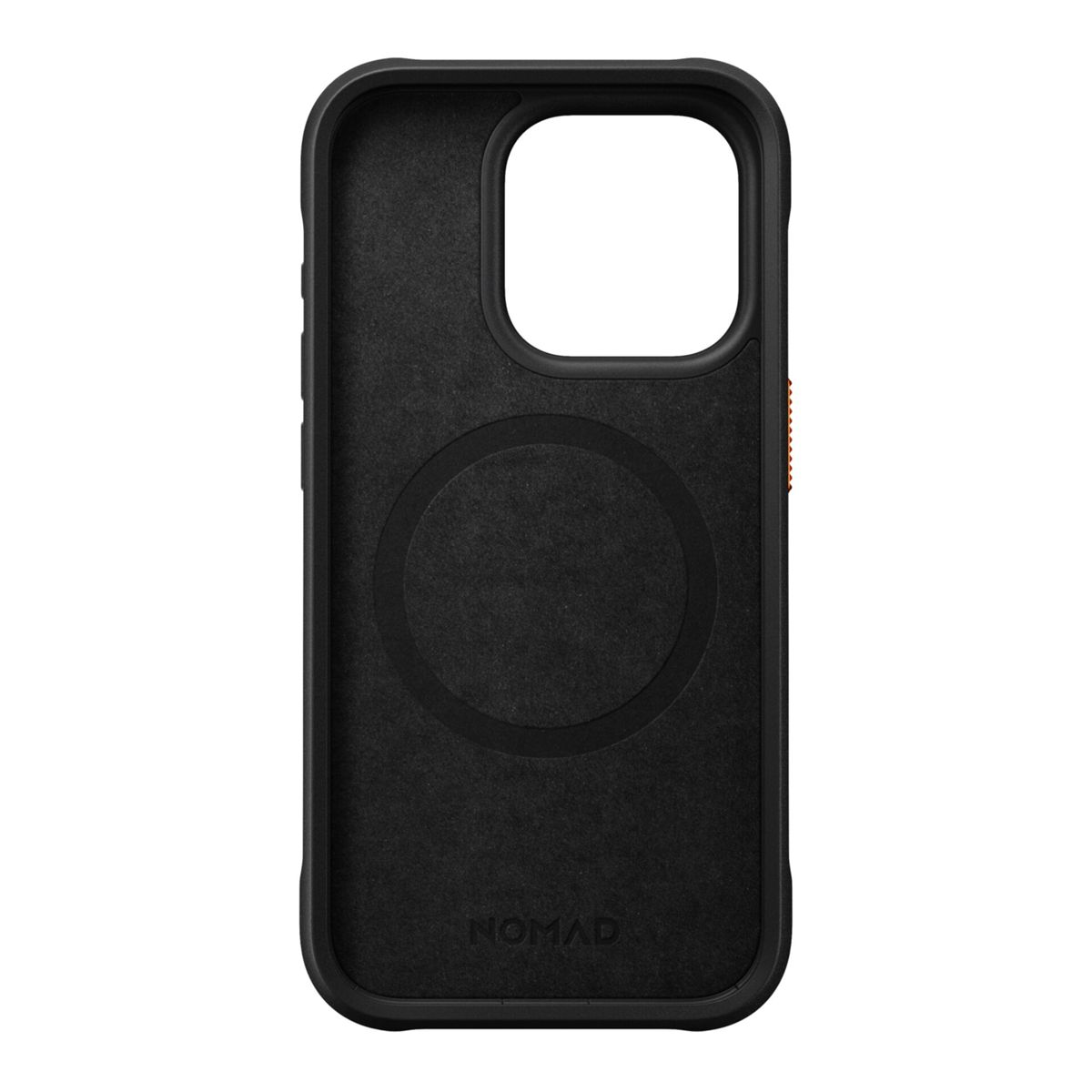 Custodia nera per iPhone con cerchio MagSafe e ritaglio per fotocamera. Il marchio 'NOMAD' è visibile.