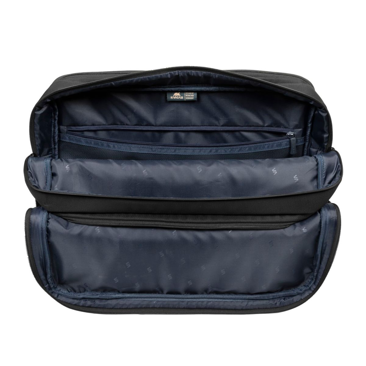 Una borsa nera aperta con scomparti multipli, che rivela fodera e tasche blu scuro.