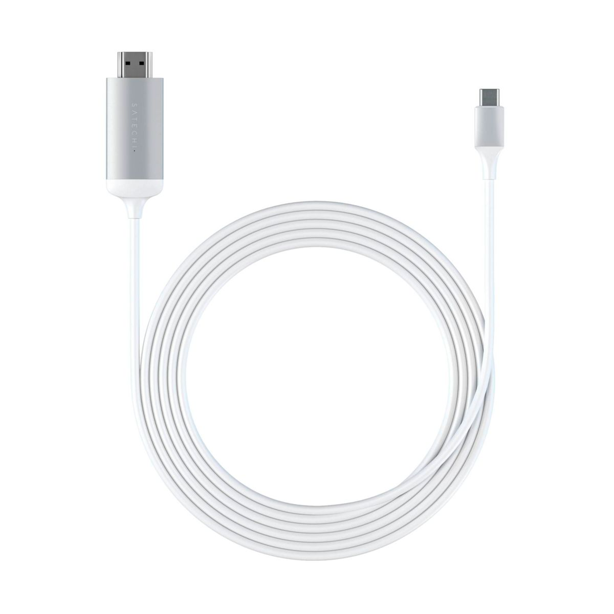 Un cavo bianco con connettore USB e USB-C, arrotolato e posizionato su sfondo bianco.