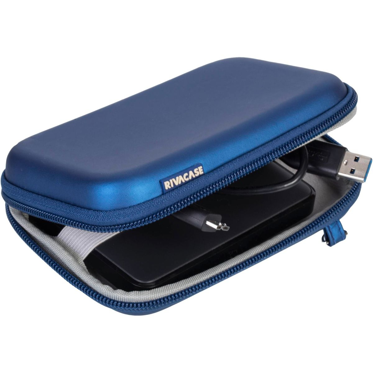 Ein offenes, blaues Etui mit einer Festplatte, einem Kabel und einem USB-Kabel.