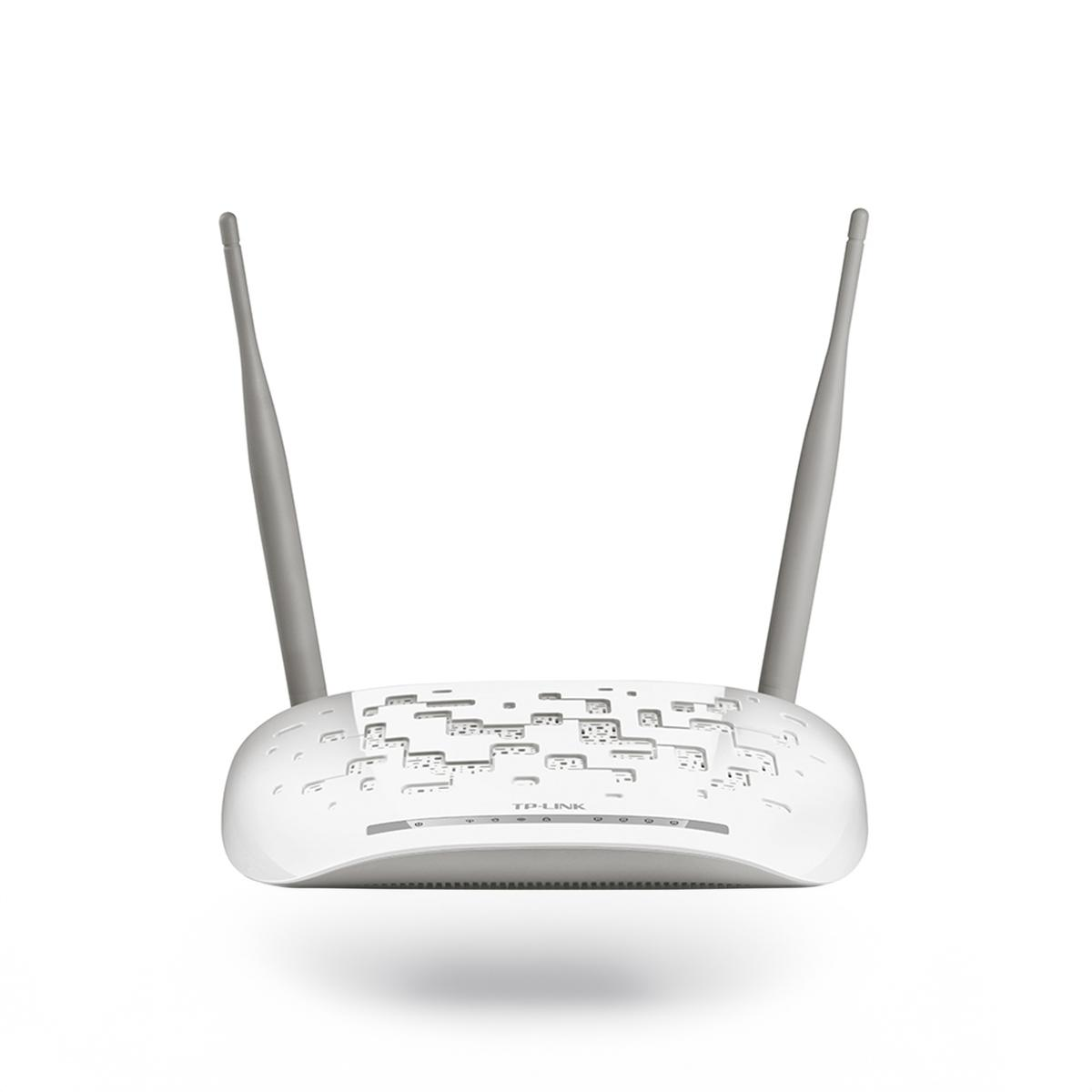 Router TP-Link bianco con due antenne su sfondo bianco. Ha più porte.