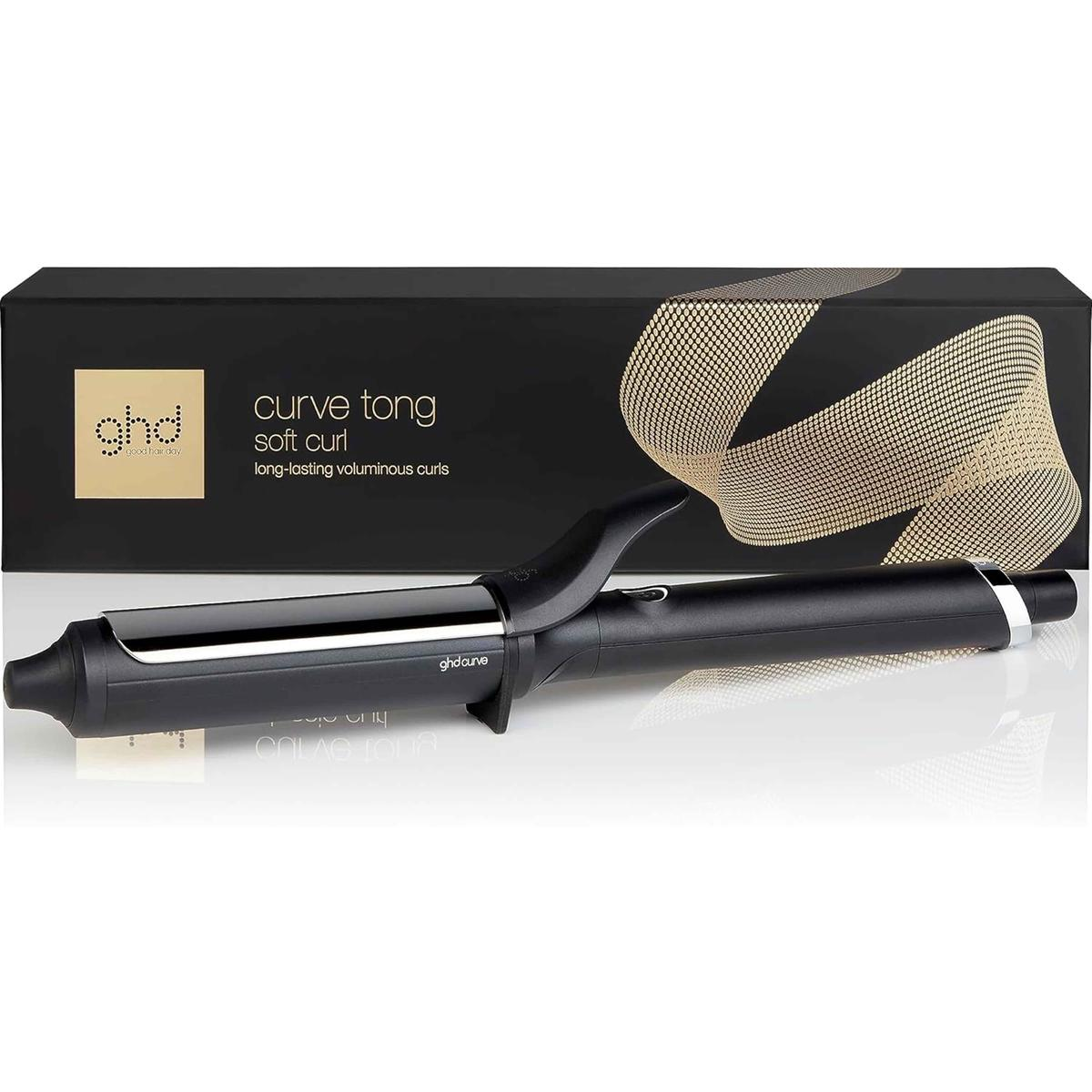 Ein schwarzer ghd Curve Soft Curl Lockenstab mit einer schwarzen Box dahinter.