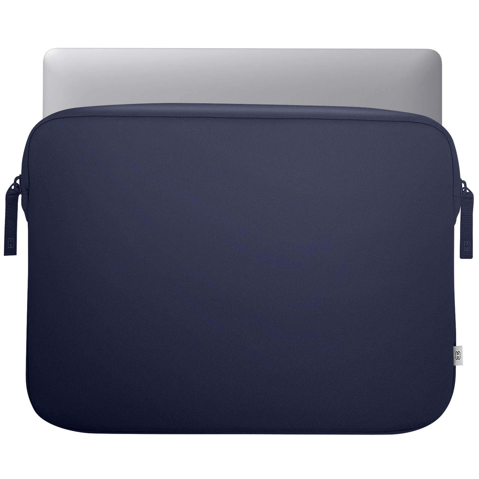 Dunkelblaue Laptoptasche mit Reißverschluss und kleinem Etikett, mit einem Laptop darin.