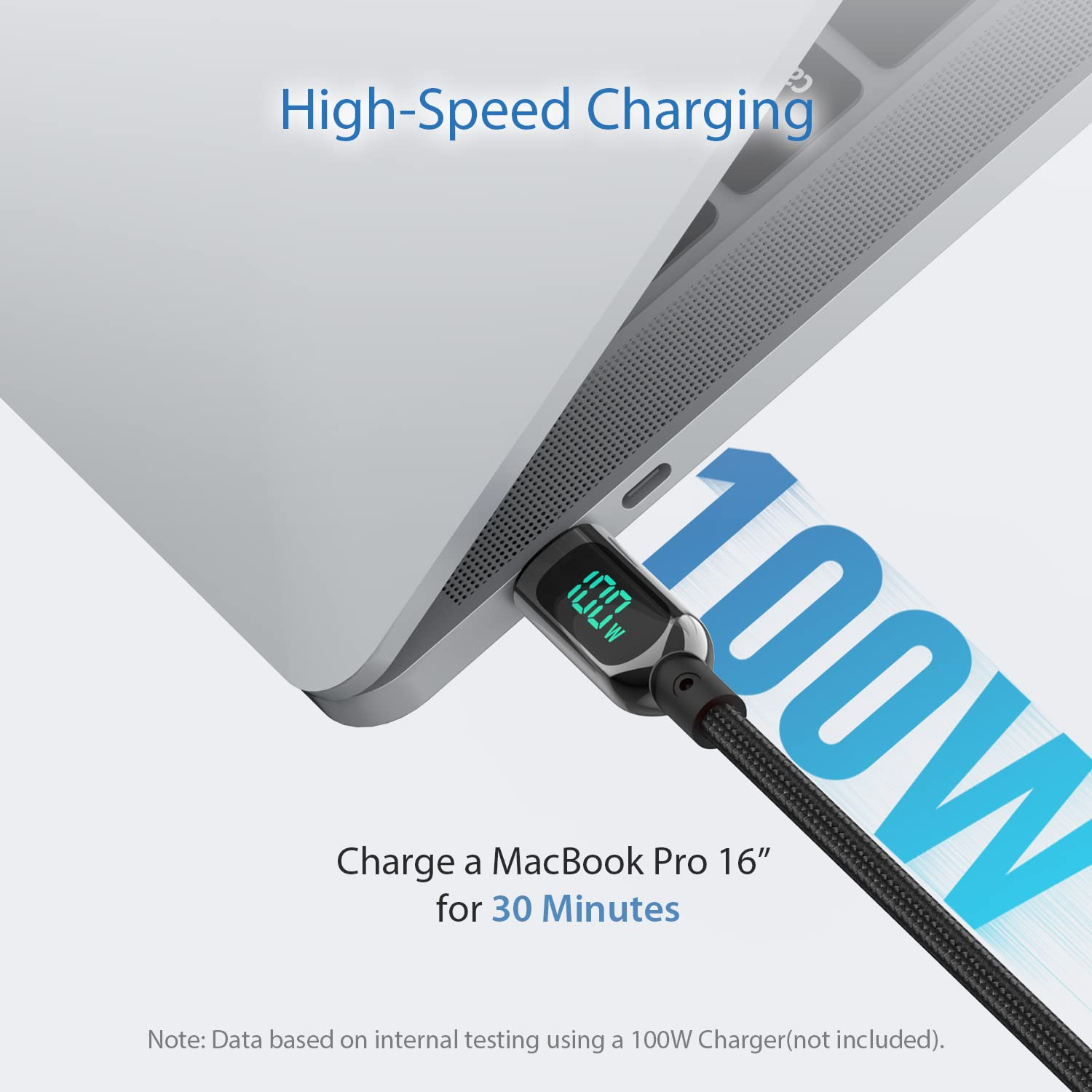 Ein Laptop wird mit einem Kabel geladen, auf dem Bildschirm werden 100 W angezeigt, neben einer Grafik mit Text.