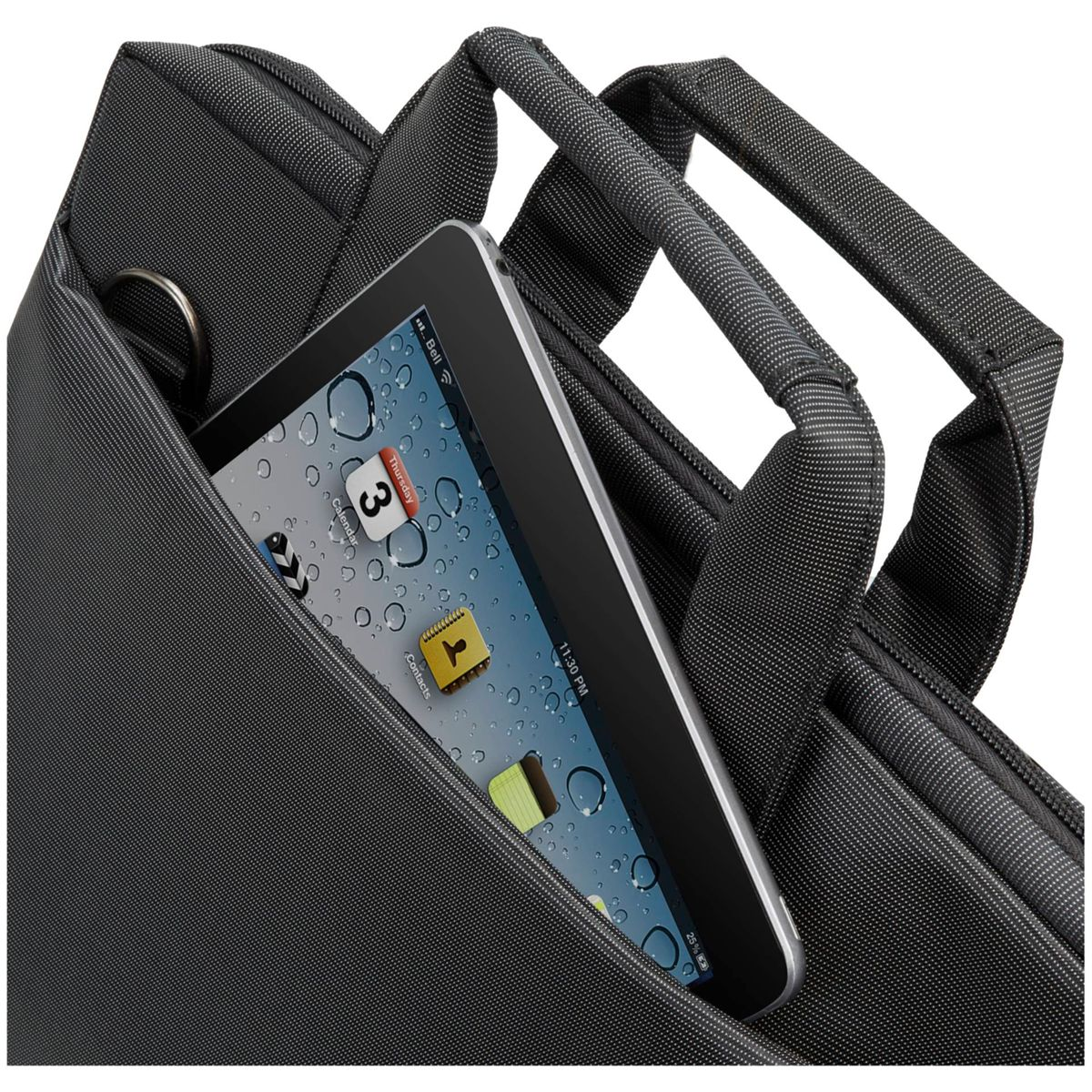 Borsa nera con iPad. L'iPad mostra un'app calendario con la data di giovedì.