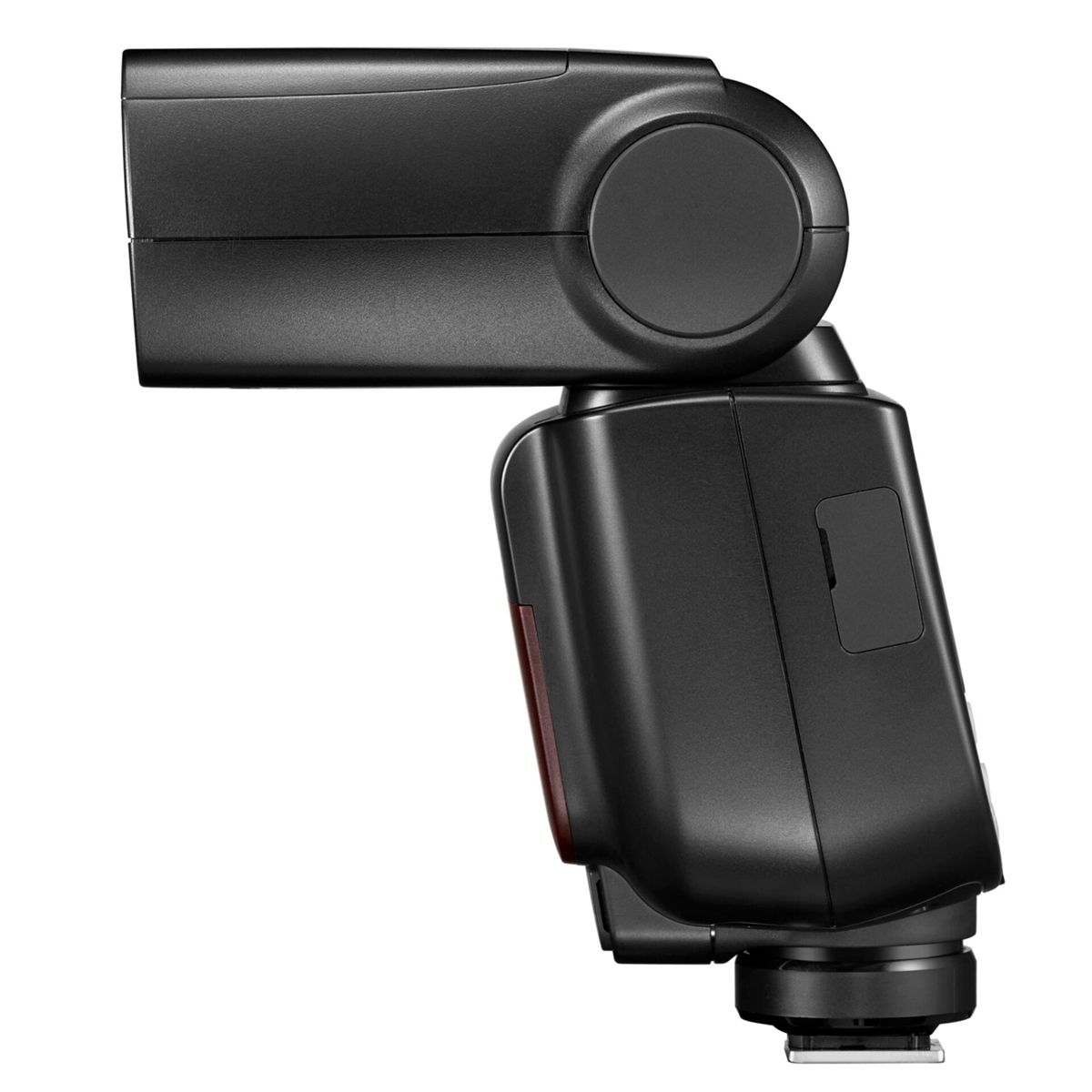 Czarna lampa błyskowa aparatu skierowana w lewo. Jest na białym tle.