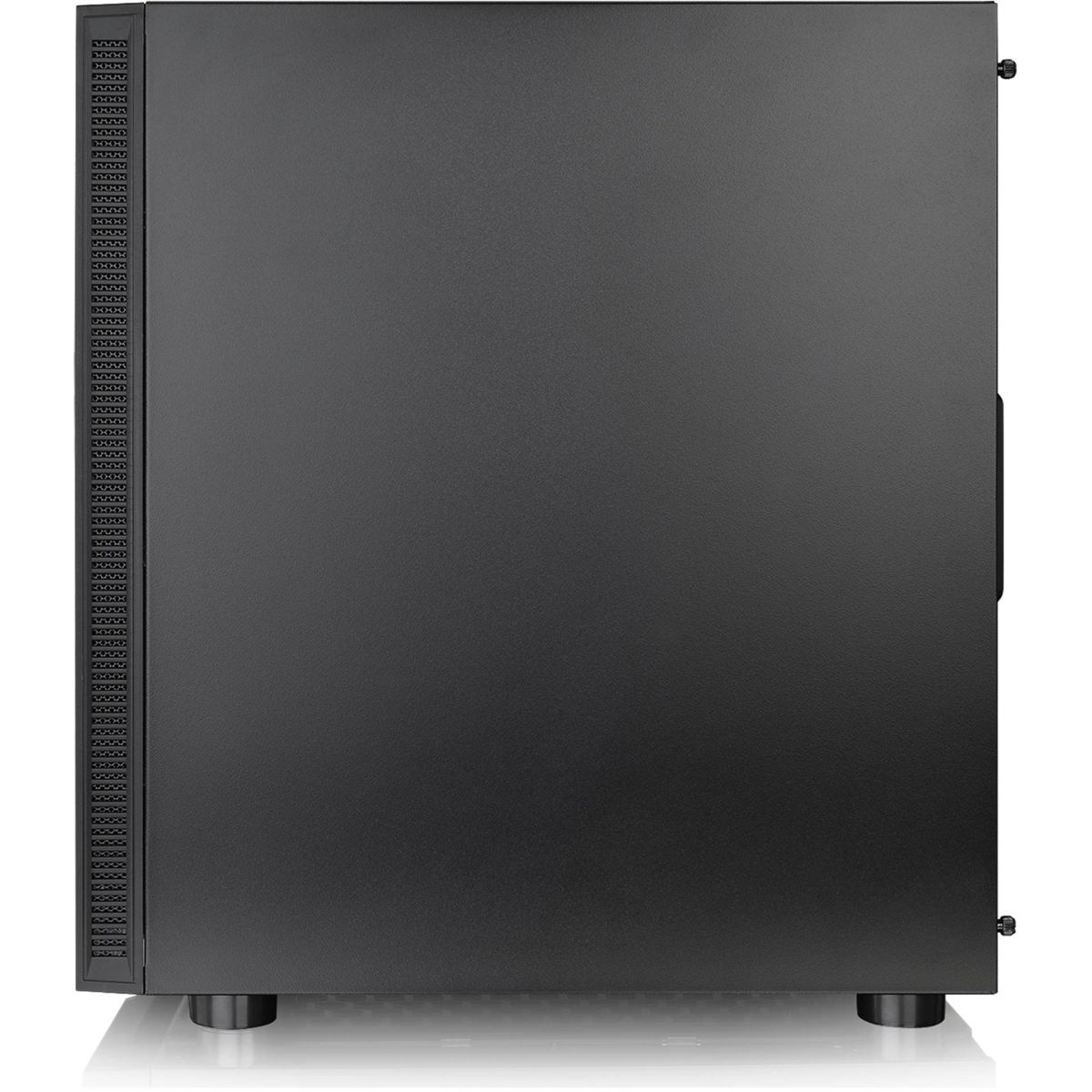 Ein schwarzes Computergehäuse von der Seite gesehen, mit einer soliden schwarzen Platte und Belüftungslöchern.