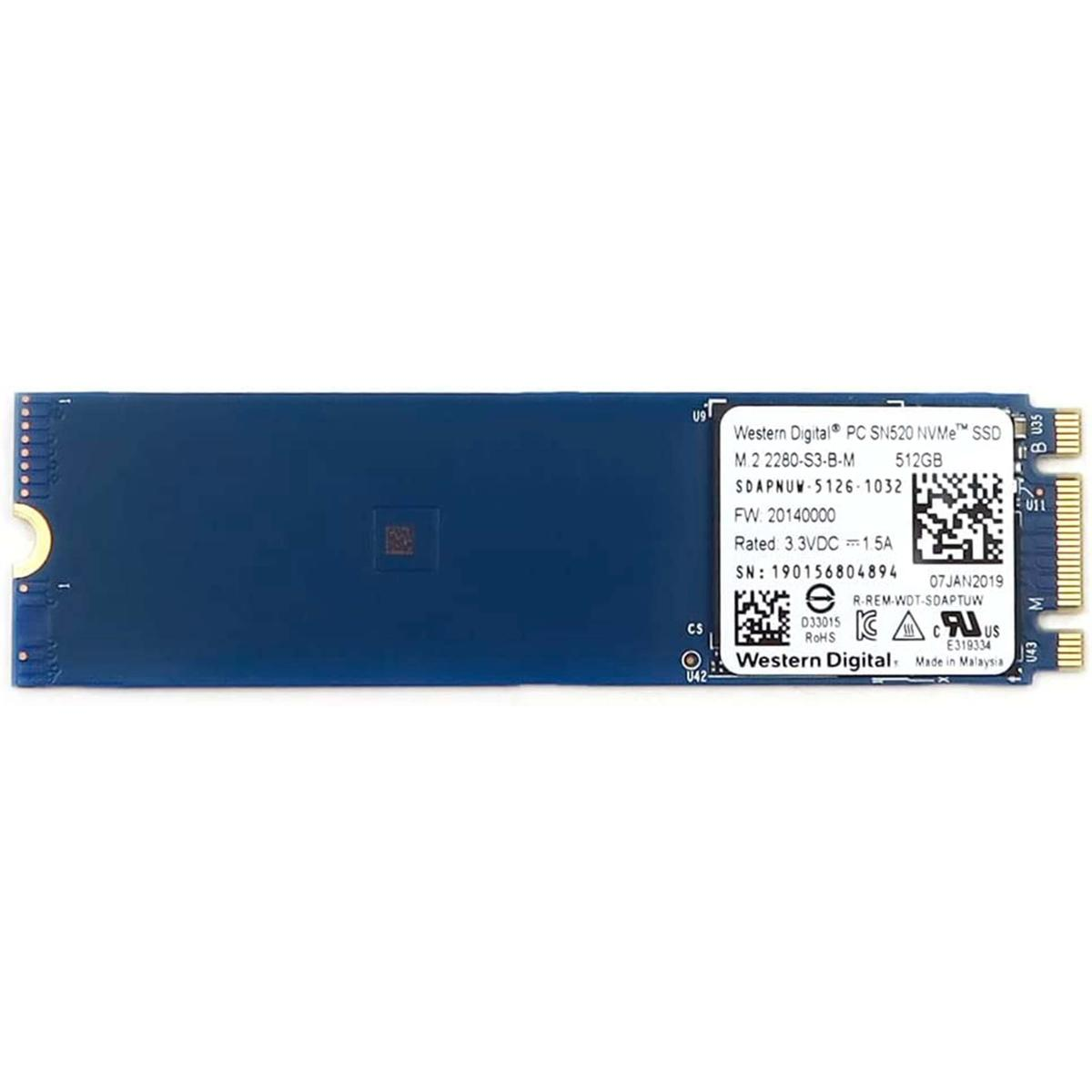 Un SSD NVMe PC SN520 blu di Western Digital. Con etichetta con specifiche e numeri di serie.