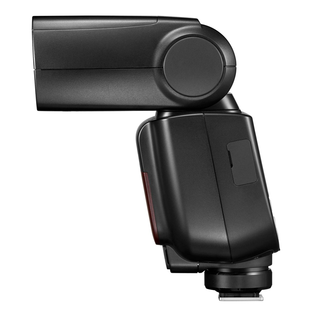 Czarna lampa błyskowa z czerwonym akcentem, widok z boku, z pochylaną głowicą.