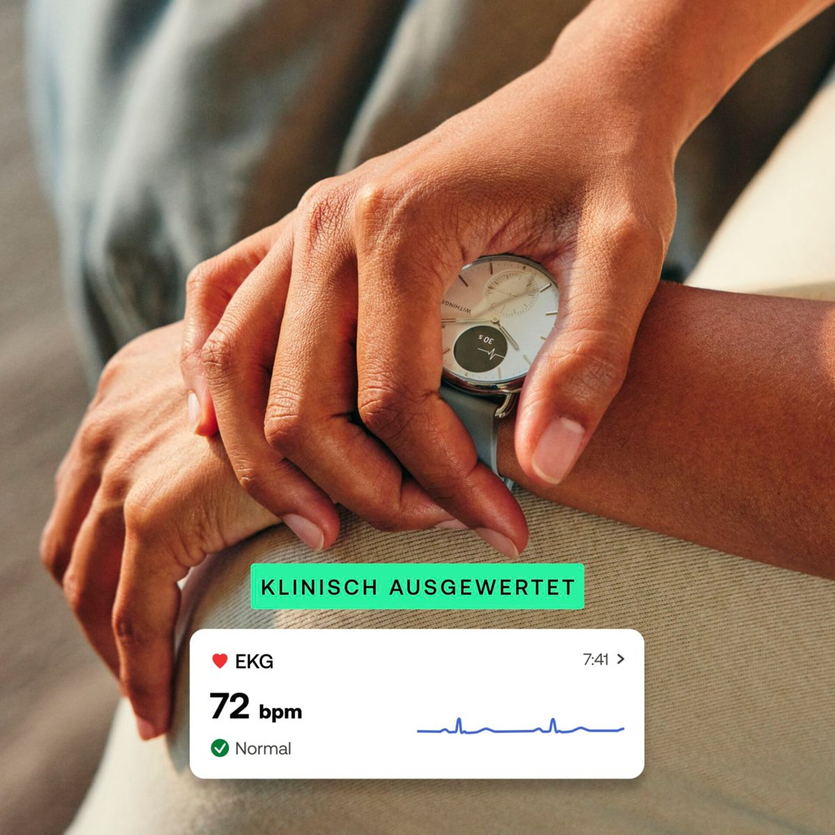 Eine Person, die eine Smartwatch trägt, die Herzfrequenz- und EKG-Werte anzeigt.