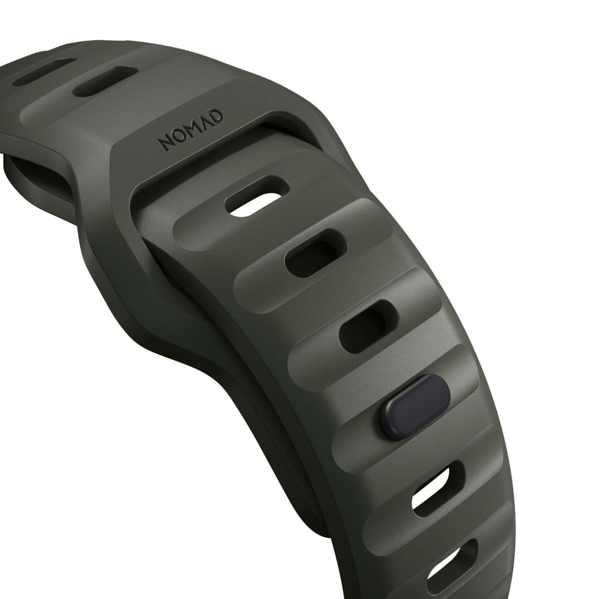 Dunkelgrünes Uhrenarmband. Zeigt die strukturierte Oberfläche und einen Knopf. Weißer Hintergrund.