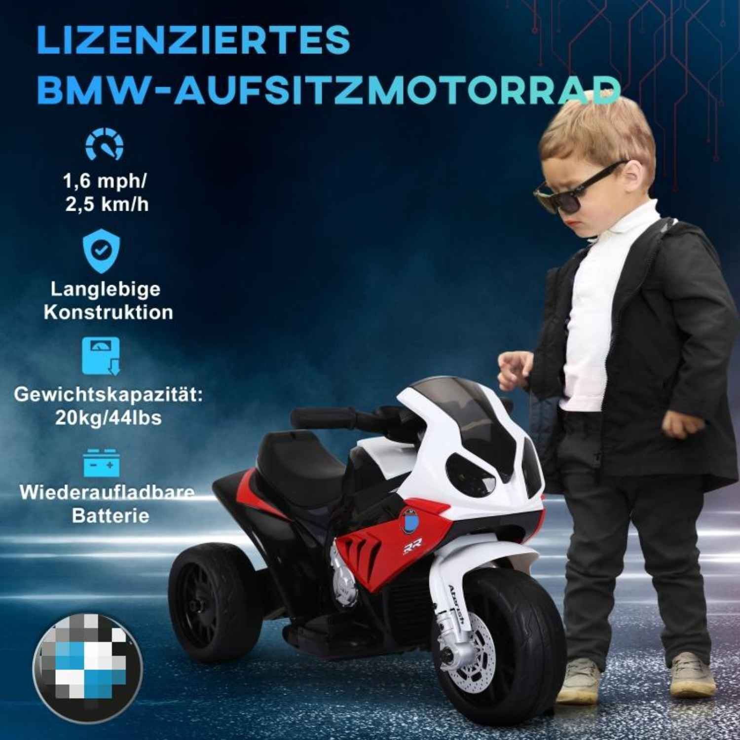 Ein kleiner Junge steht neben einem Spielzeugmotorrad. Das Motorrad ist rot, weiß und schwarz. Text wird angezeigt.