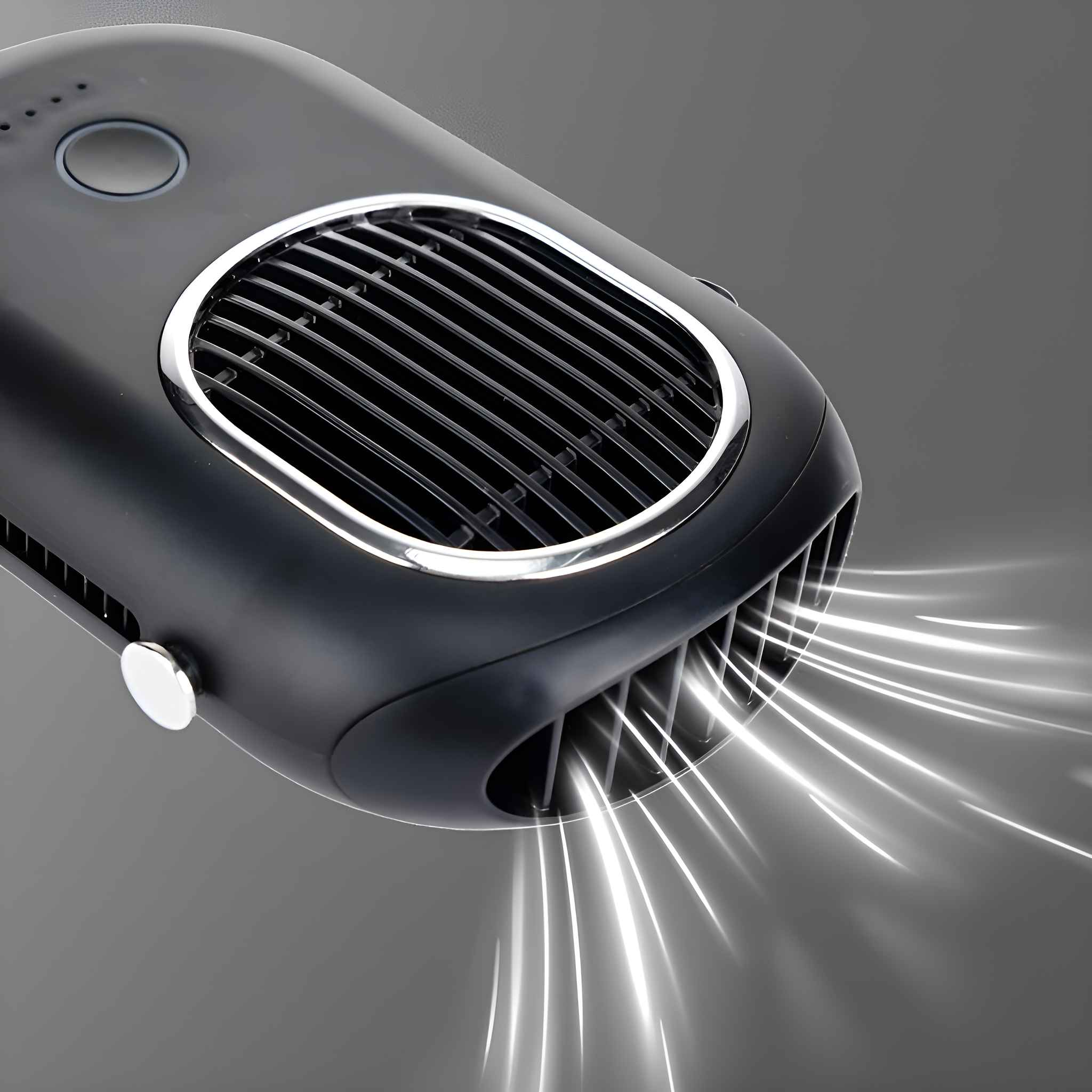Ein schwarzer, tragbarer Ventilator, aus dessen Öffnungen Luft strömt. Der Hintergrund ist grau.