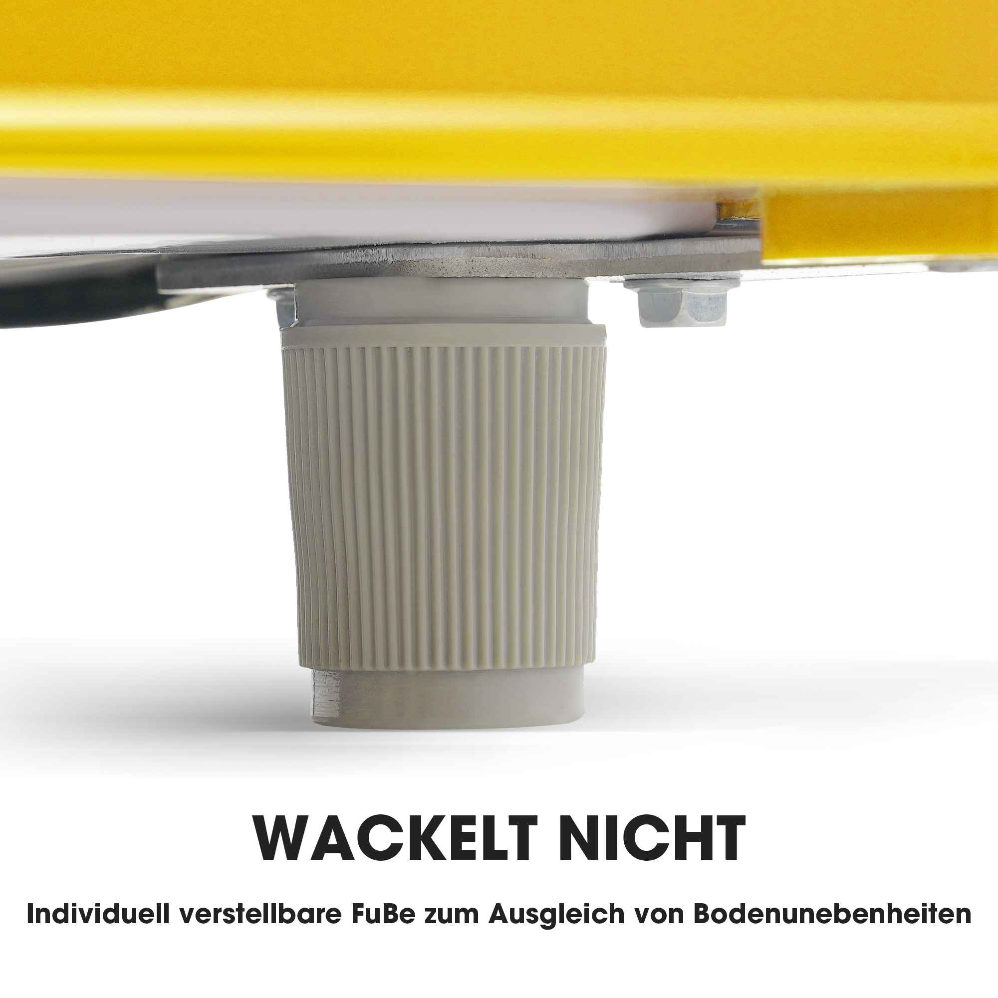Nahaufnahme eines beigen Kühlschrankfußes mit dem Text 'Wackelt nicht' und einem verstellbaren Fuß.