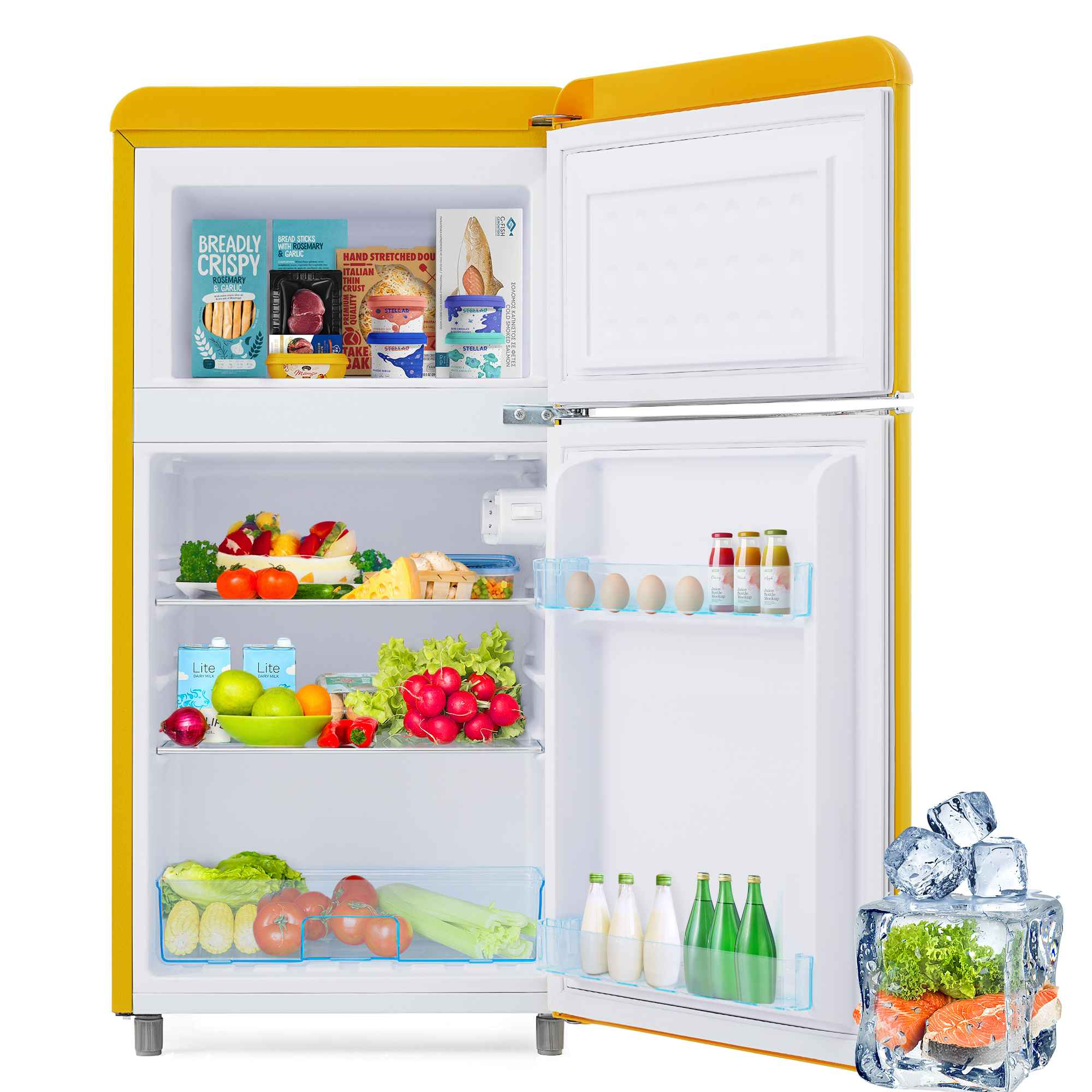 Ein gelber Kühlschrank mit geöffneten Türen, gefüllt mit Lebensmitteln, einschließlich Gemüse und Eiswürfeln.