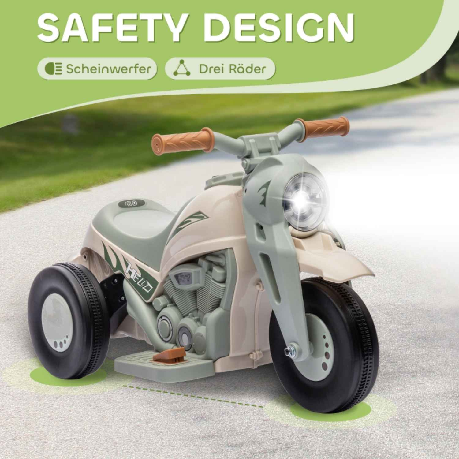 Ein weißes und grünes Spielzeugmotorrad mit Scheinwerfer und drei Rädern, auf dem Bürgersteig.