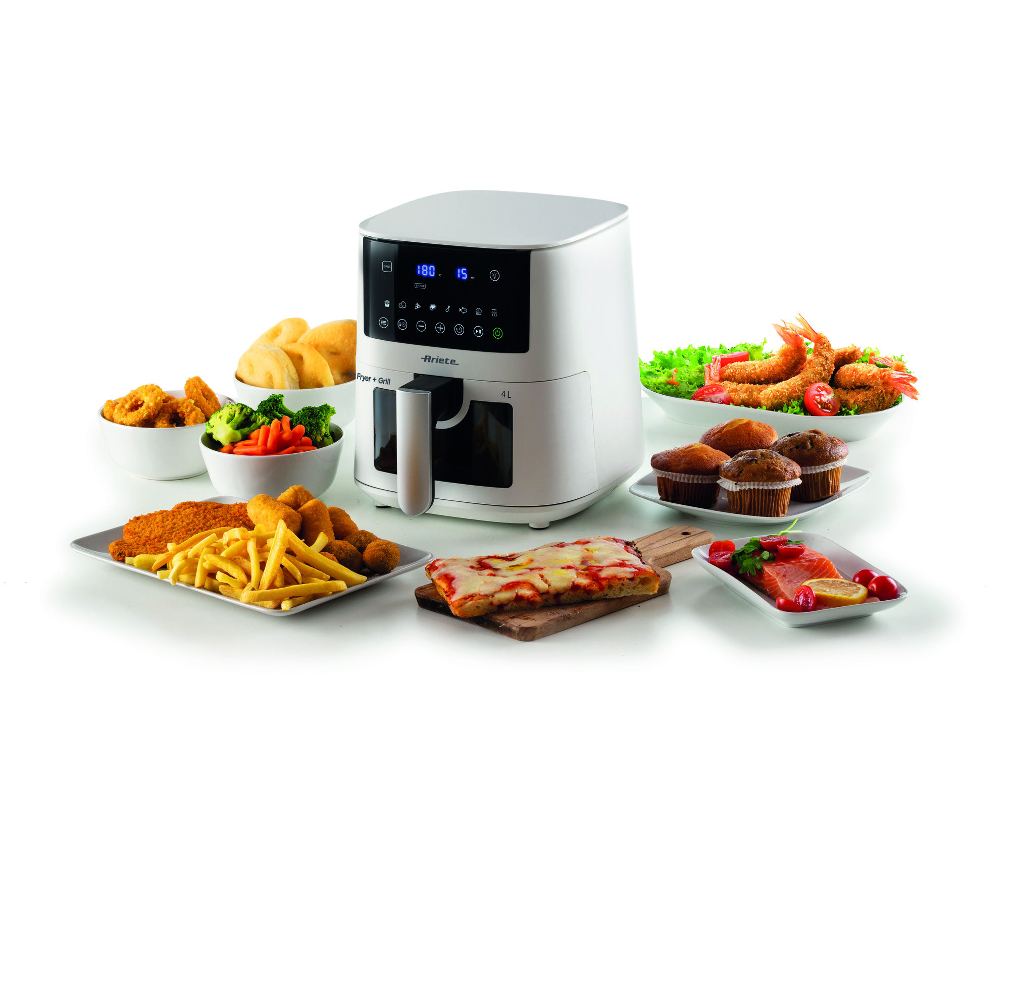 Biała frytkownica powietrzna otoczona gotowanymi potrawami: frytkami, pizzą, krewetkami, babeczkami, rybami i warzywami. Białe tło.