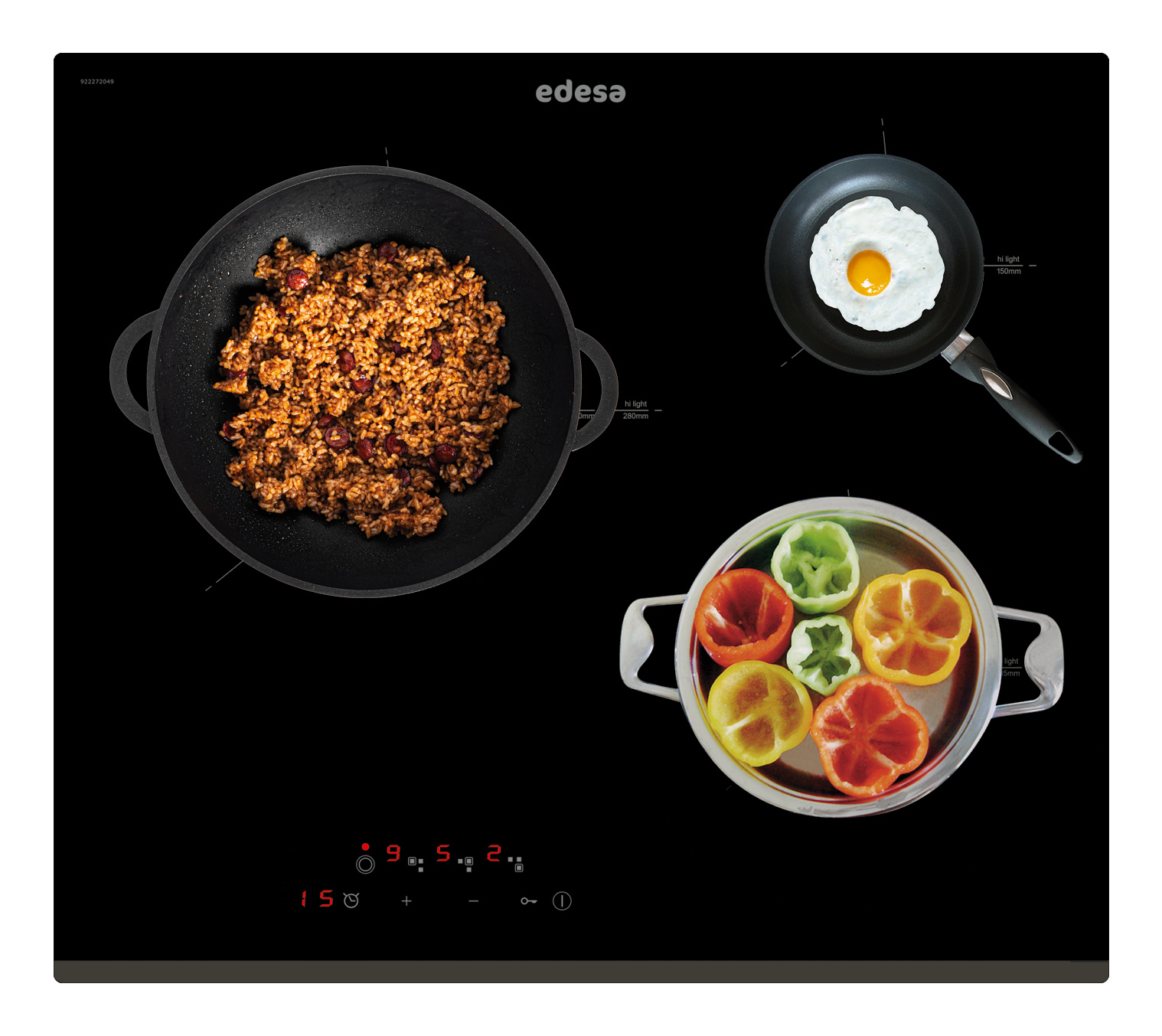 Encimera negra con comida en tres sartenes: arroz, huevo frito y pimientos. Bordes con etiquetas Hi Light.