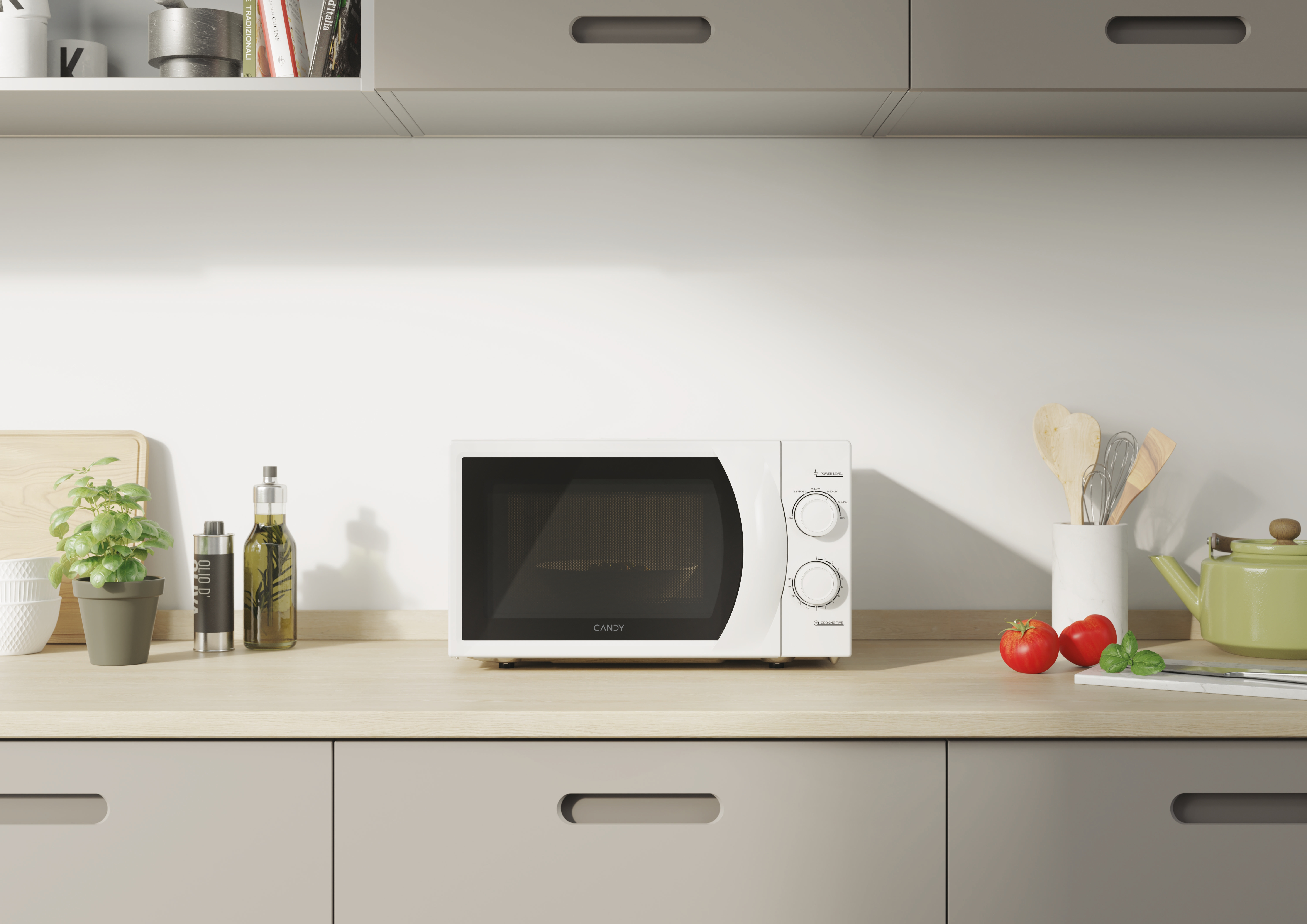 Biała kuchenka mikrofalowa na jasnym blacie. Kuchnia z roślinami, butelkami z olejem i przyborami.