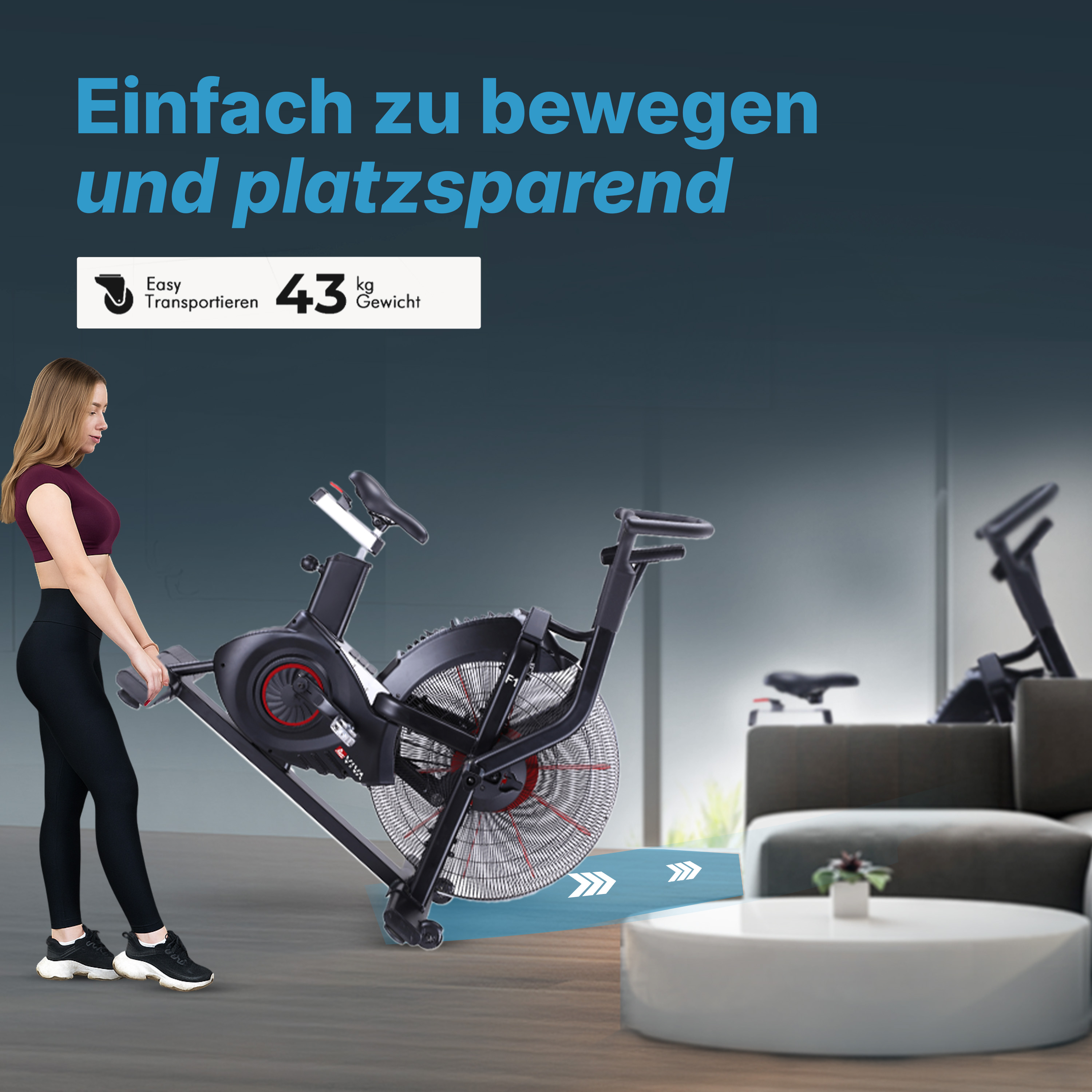 Frau rollt ein schwarzes Trainingsrad. Das Rad hat einen großen Ventilator. Im Hintergrund ein Sofa, Couchtisch und Text über einfachen Transport.