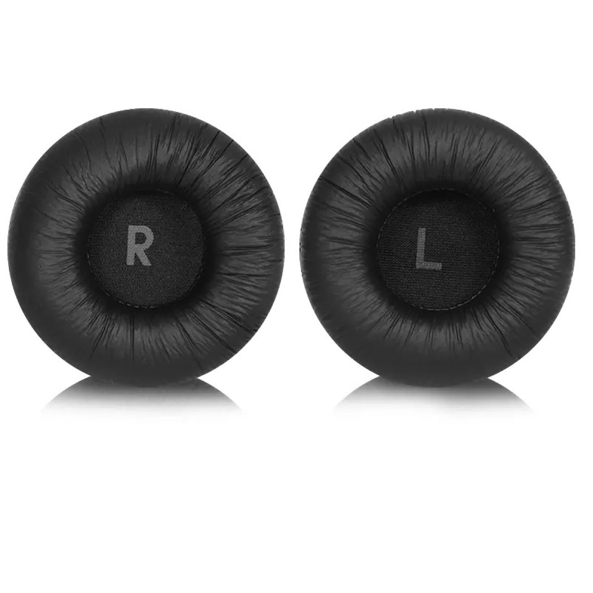 Dwie czarne poduszki na uszy z literami 'R' i 'L', na białej powierzchni.
