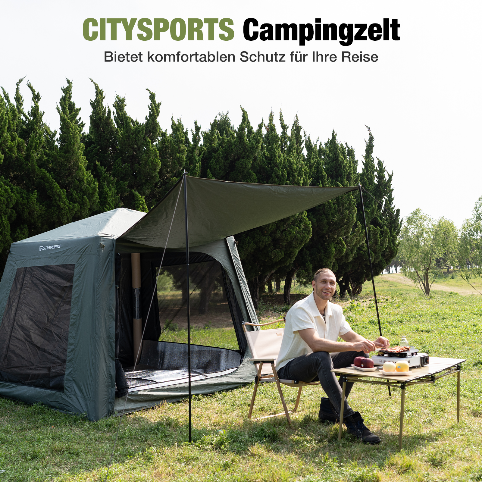 Mann sitzt an einem Tisch neben einem Zelt. Das Zelt ist grün mit Markise. Text: CITYSPORTS Campingzelt.