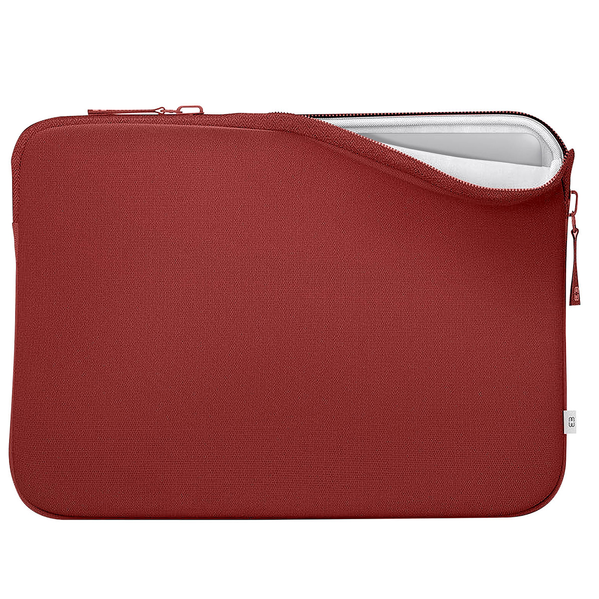 Une housse rouge pour ordinateur portable est montrée de dessus, avec une fermeture éclair en haut.